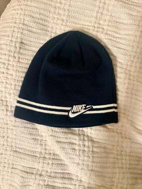 Vintage Nike Y2K Navy Blue and White Striped Embroidered Beanie Hat